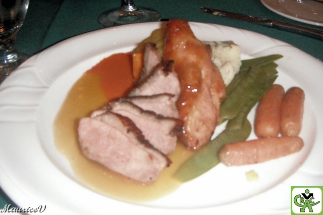 201011-M2187.jpg - Duo canard et pintade arrosés d'une sauce pas piquée des vers
