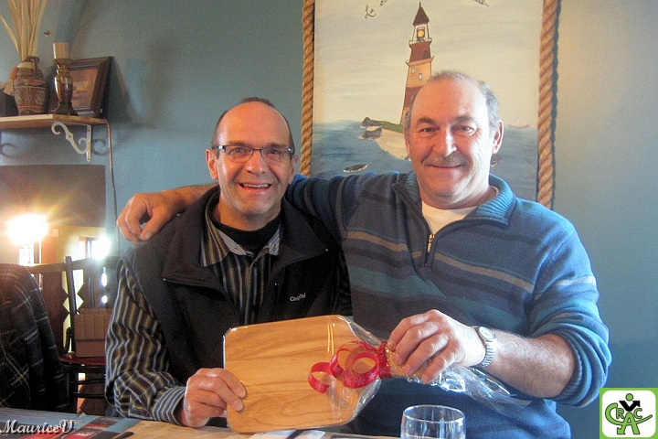 AIMG_1213.jpg - Guy est l'heureux gagnant du prix de présence  (Création Michel R)