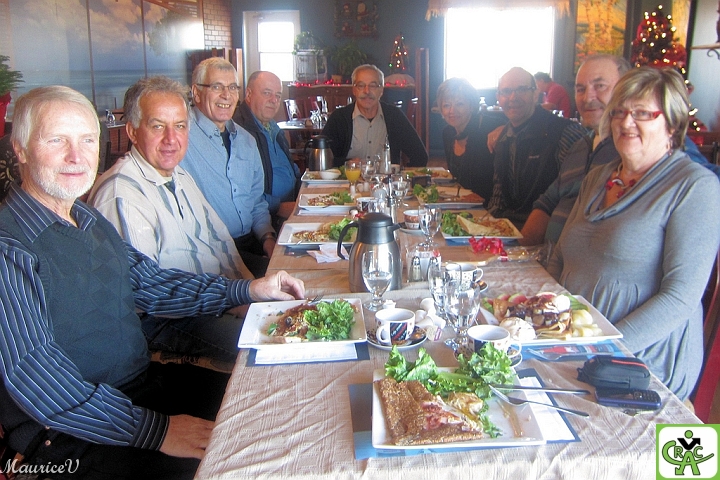 AIMG_1220.jpg - Armand, Julien, Gérald, Réjean, Richard, Luce, Maurice, Guy et Lorraine