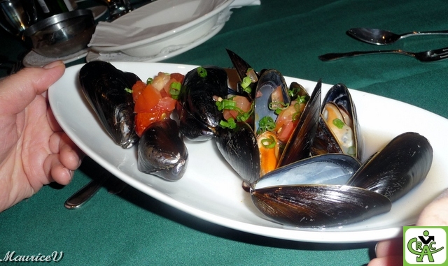 201011-M2178R.jpg - Moules aux tomates confites