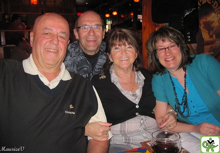 Richard_766.jpg - Wow, ils ont tous leurs dents.  Réjean, Maurice, Lisette et Nathalie