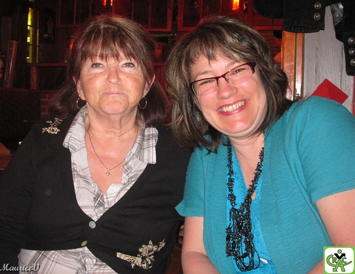 Richard_767.jpg - Lisette et Nathalie.  Sérieuse et joyeuse