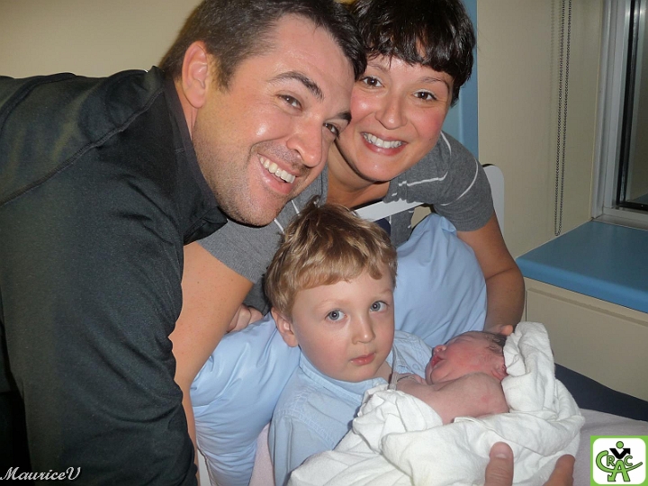 Luce-Adele-958.jpg - L’arrivée de Adèle le 29 septembre avec toute la petite famille: Philippe, Isabelle, Benjamin et Adèle.  (3 de 3)