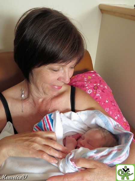Nicole-Émilie-04.jpg - Depuis le 28 juillet, la grand-maman Nicole est aux anges avec Émilie