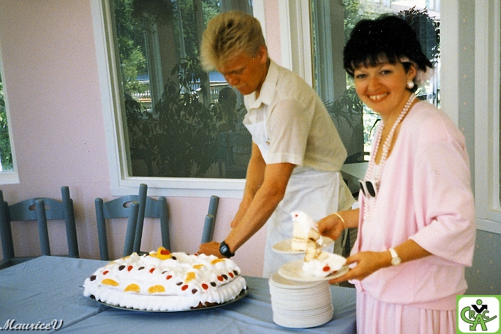 198806-Luce-Fête.jpg - Un dîner à Jouvence pour souligner la fête d'anniversaire d'une employée