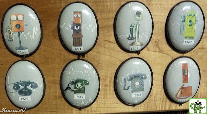 Tel_Macarons.jpg - La gamme de téléphones disponibles chez CoopTel pendant quelques décennies