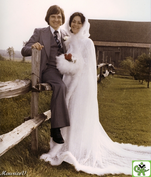 Suzanne_Mariage.jpg - En août 1976, Suzanne et Daniel nous montrent déjà leur intérêt de paysans campagnards