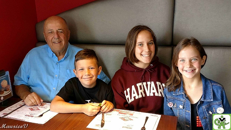 Réjean.jpg - Réjean avec Alexandre 6 ans, Ève 14 ans et Élise 10 ans